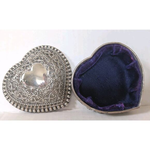 Vintage Filigree Silver Tone Metal Heart Shaped Jewelry Trinket Box Lined Ornate - Picture 1 of 7